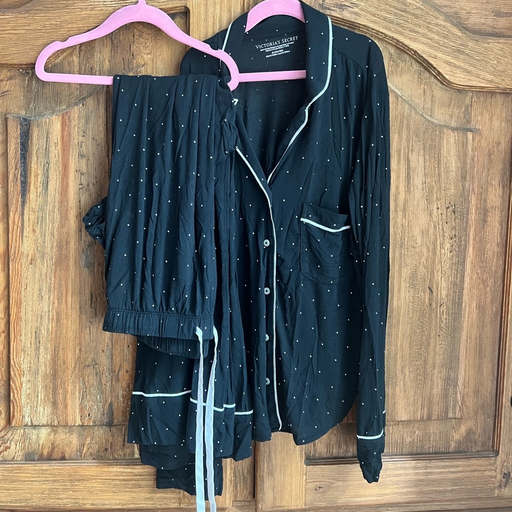 Victoria’s Secret M short black and white polka dot pajamas set